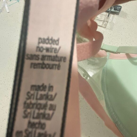 Victoria’s Secret bra padded no wire bra size 36D - Picture 8 of 9